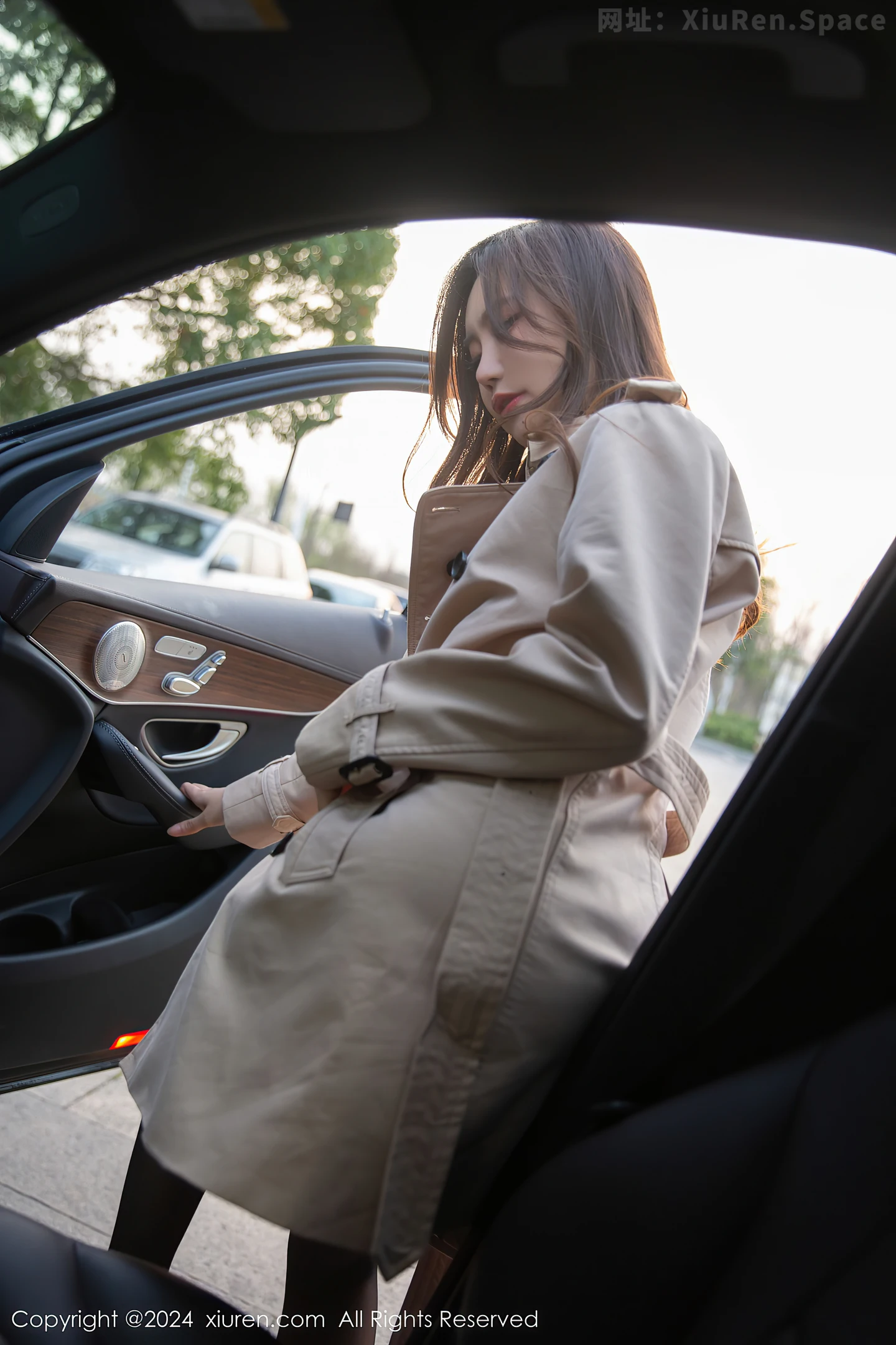 图片[3]-[XiuRen秀人网]VOL.8371 女神绮里嘉ula车内场景性感黑色蕾丝内衣配黑丝吊袜撩人诱惑写真77P-秀人网官方网站